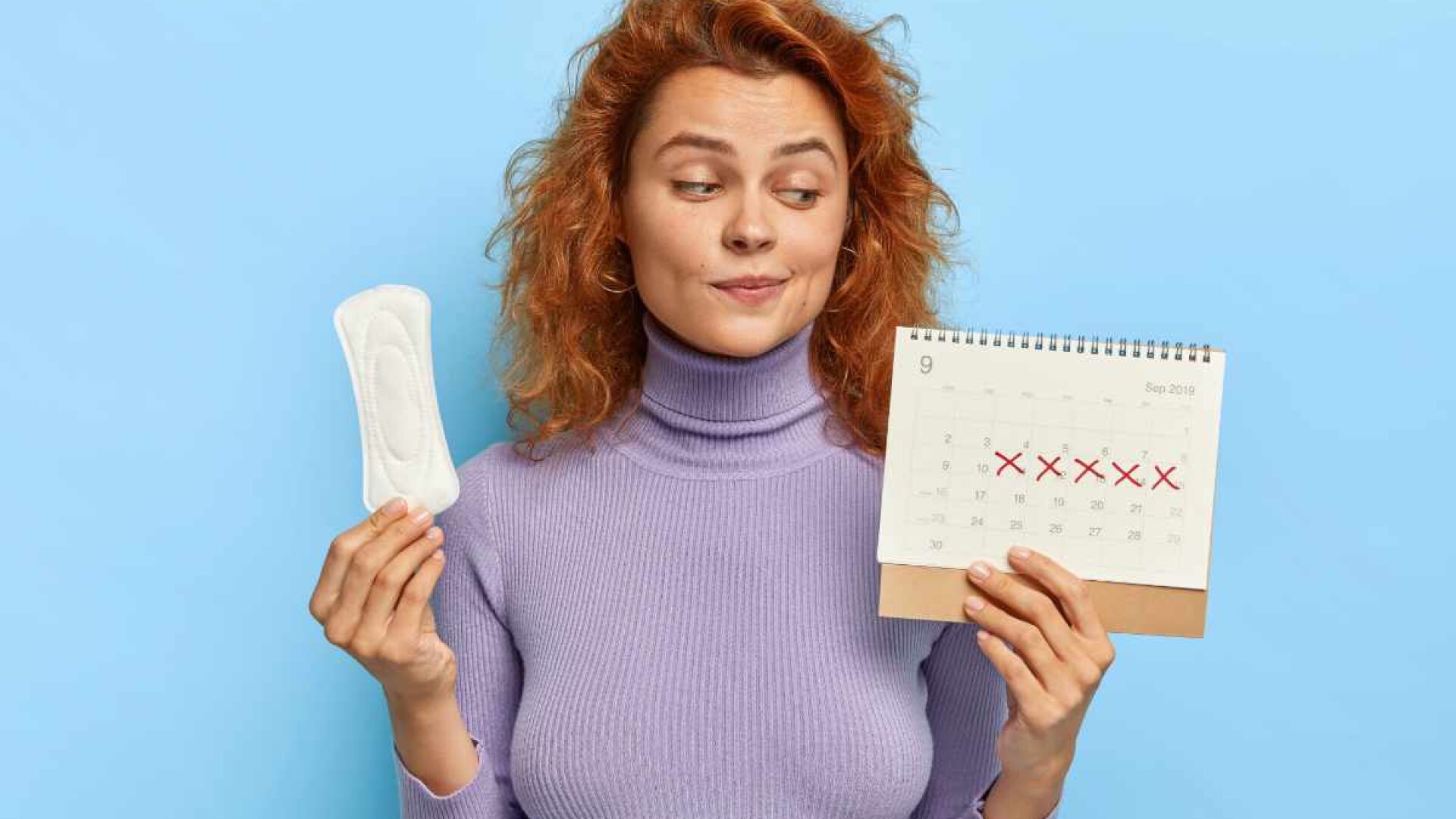 Frau mit Zyklusstörungen, Kalender und Slipeinlage – Eva Will, Heilpraktikerin in Bremen.